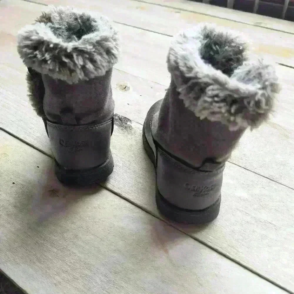 Girls Oshkosh B'gosh Gray Faux Fur Lined Winter Boots Size 6